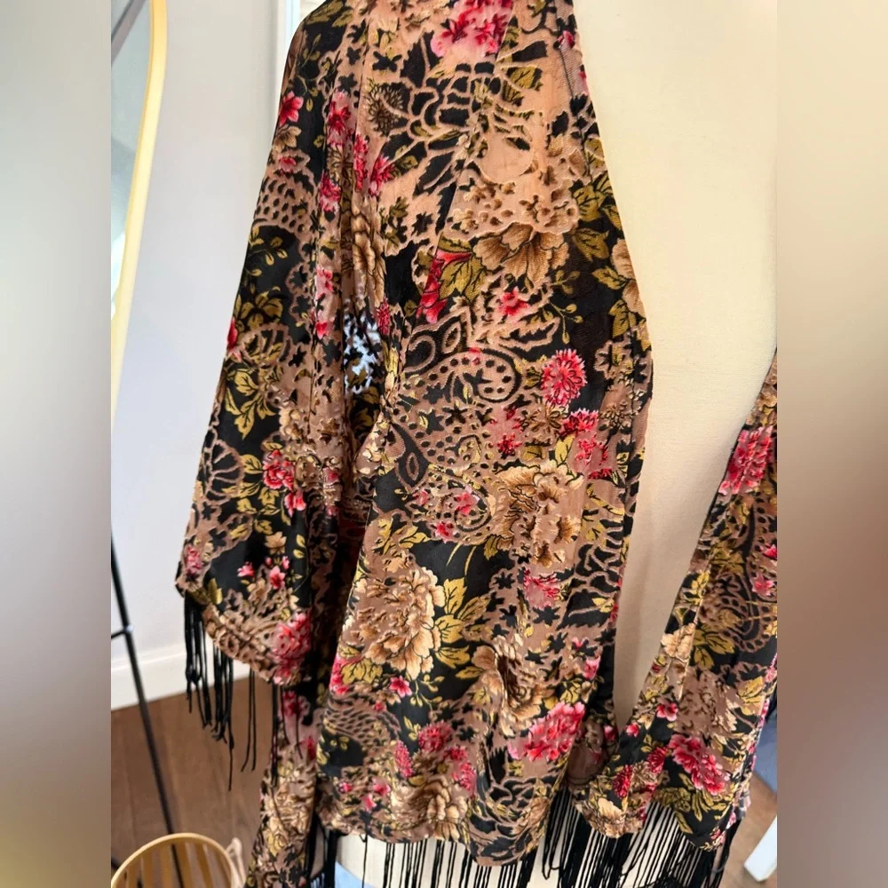Mauve Beautiful Burnout Velvet Floral Fringe Women's Kimono - Picture 3 of 11